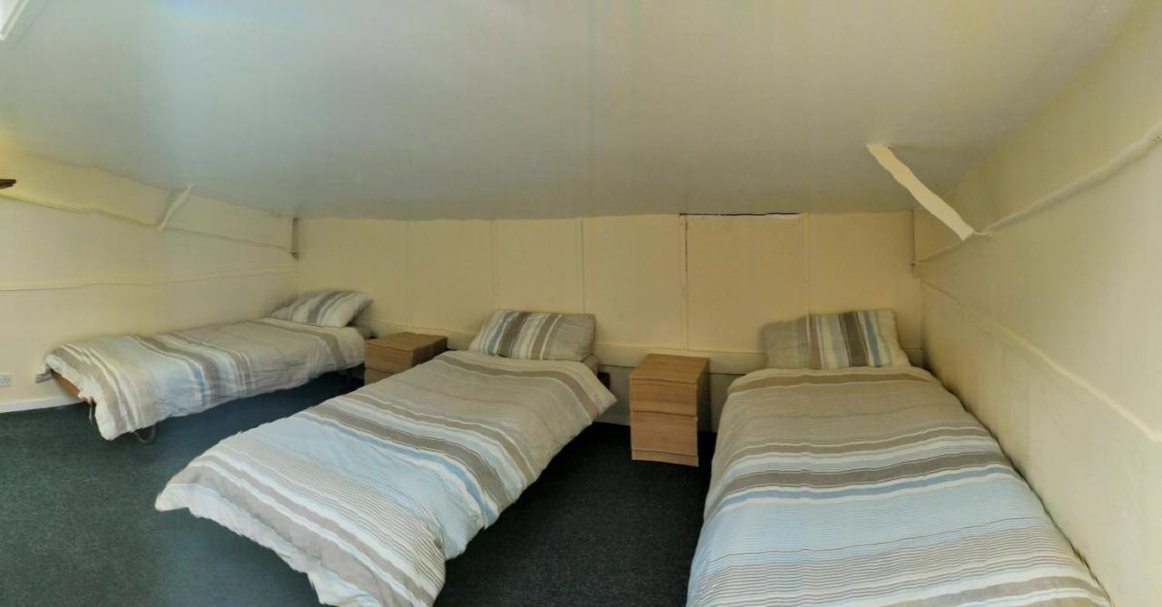 A Pousada Y Doc At World Horizons Community Hub Llanelli Exterior foto