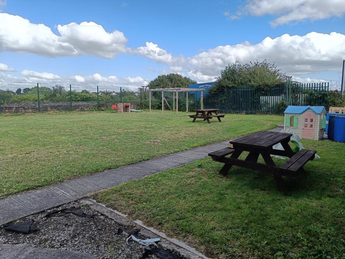 A Pousada Y Doc At World Horizons Community Hub Llanelli Exterior foto