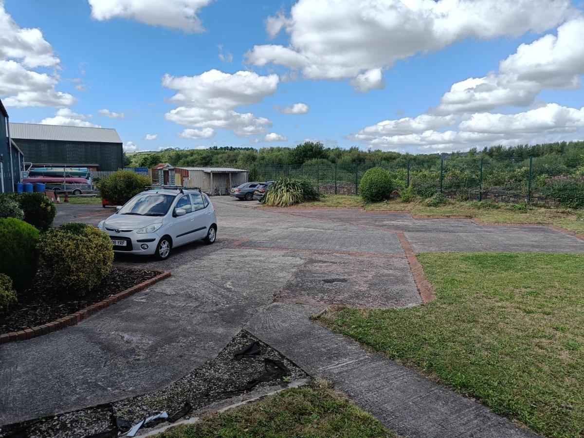A Pousada Y Doc At World Horizons Community Hub Llanelli Exterior foto